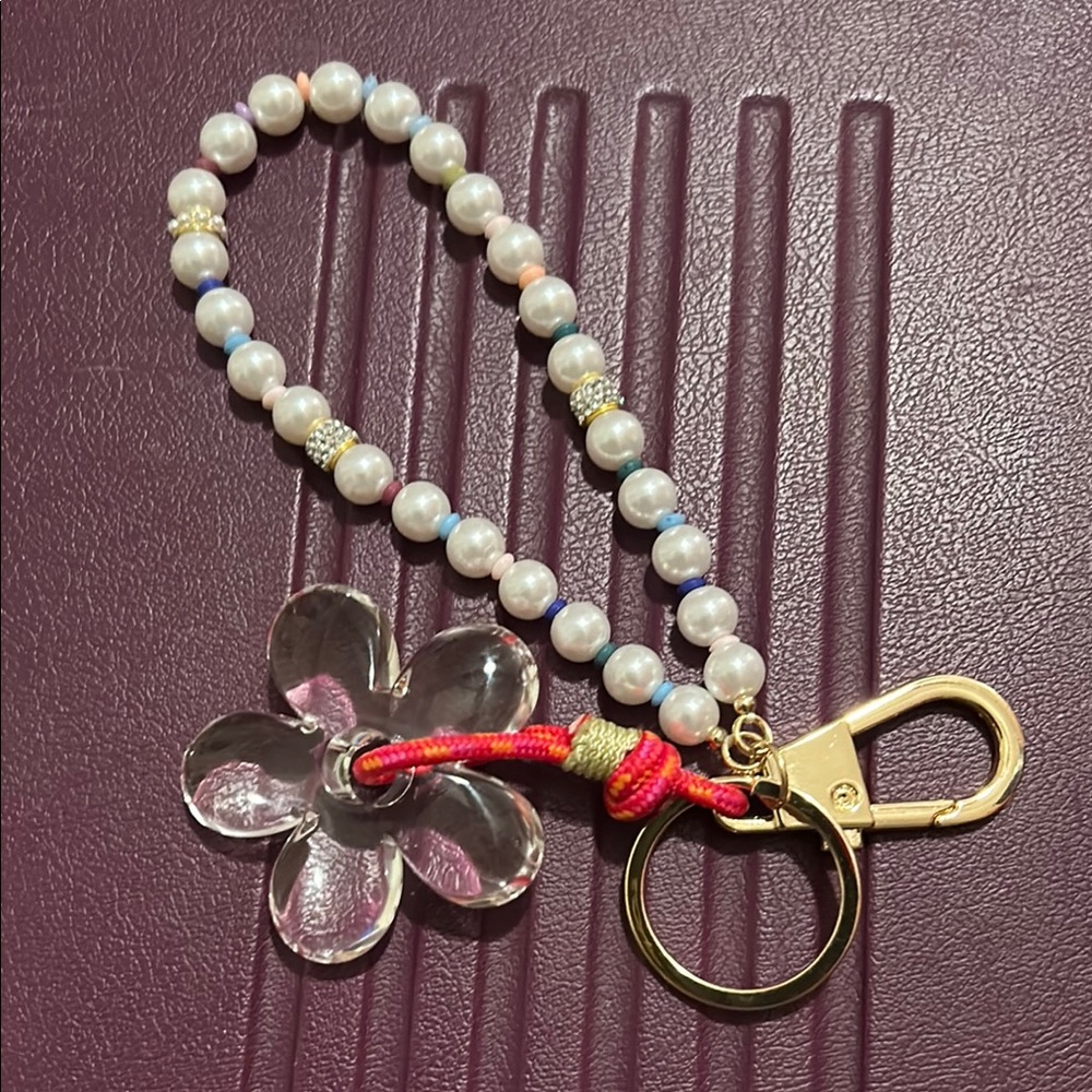 Elegant Pearl Flower Keychain